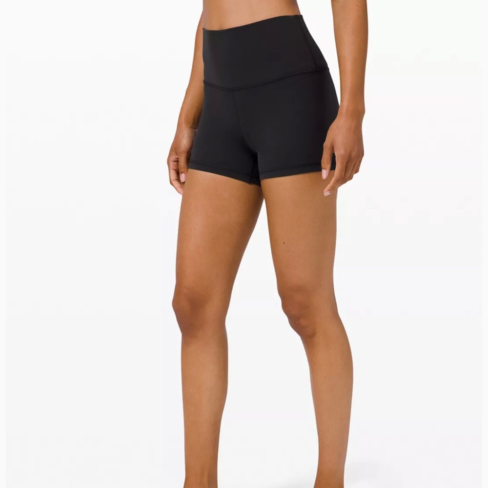 Black Lululemon high rise align 4” short